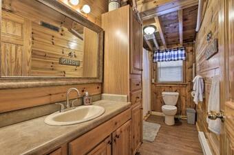 Charming Lost Lake Cabin Fish, Boat And Hunt!