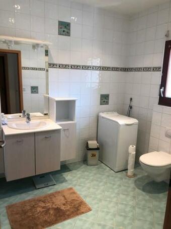 Maison Enti�re Avec 2ch, Sdb Et Vaste Cour - Vouvray