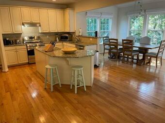 Pristine Holiday Vacation Home For 10