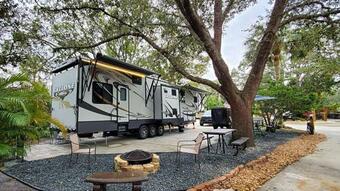 Fully Stocked 2 Bed, 2 Ba Rv Rental And Golf Cart Sleeps 8 144