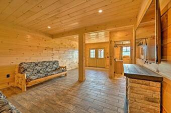 Secluded Hilltop Retreat With Incredible Views!