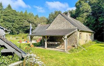 Nice Home In Plouray With 3 Bedrooms