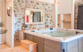 Amazing Apartment In Puget Ville With Internet