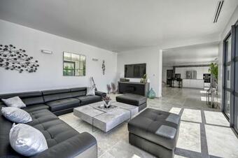 Superbe Villa Moderne � Proximit� De Lourmarin