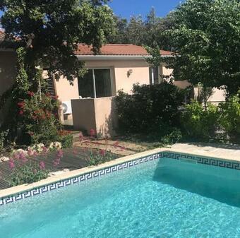 Groomi La Pin�de -maisonnette Climatis�e Et Grande Piscine