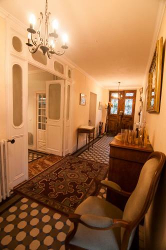 Ria Sirach Apartments