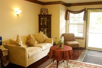 Hotel Hilltop Inn & Suites - North Stonington