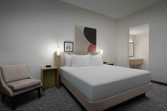 Hotel Spark By Hilton Miami Doral
