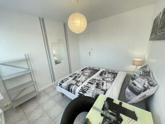 Hostal Chambre Priv�e�en Colocation Dans Un Appartement Au Centre De Rillieux La Pape