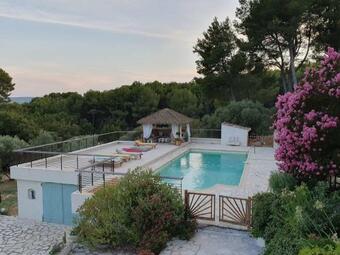 Hostal Mon Coin De Provence Avec Son Petit-d�jeuner 20mn De Marseille