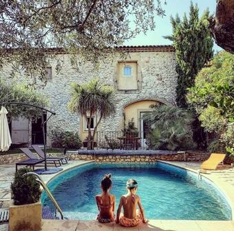G�te Avignon La Maison Des Autres, Climatis�, Piscine Partag�e Chauff�e