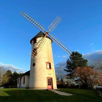 Le Moulin Des Gardes