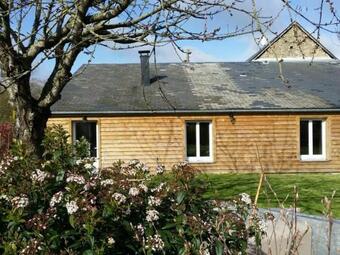 G�te Saint-l�onard-des-bois, 8 Pi�ces, 15 Personnes - Fr-1-410-224