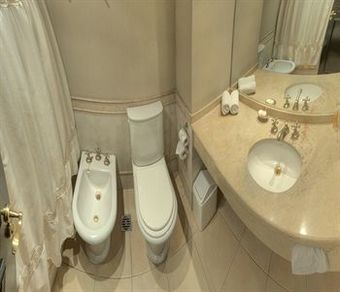 Hotel Howard Johnson Pilar Resort Spa & Convention Center