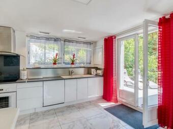 Panoramic White House Suite In Tulle