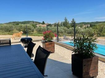 Villa 2 Chambres Avec Climatisation Et Piscine