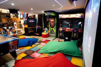 Apartamento Capsule Luna Park & Sauna & Jeux D'arcade & Baln�o & Billard