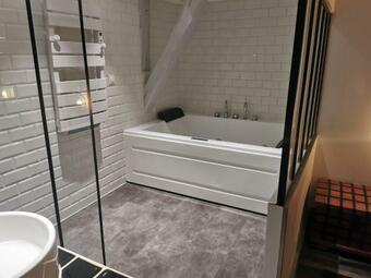 Apartamento Appartement Jacuzzi Privatif : Urban Love