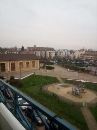 Close - Non Disponible