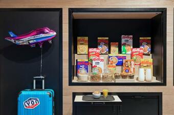 Hotel Moxy Lyon Airport