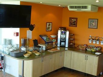 Fasthotel Well Inn (ex P'tit Dej H�tel Les Papillons M�con Sud)