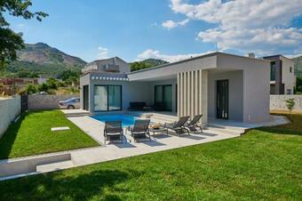 Villa Oasis - Your Luxury Home Away From Home