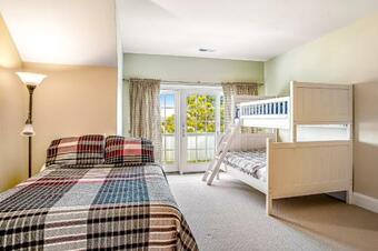 Heritage Village Townhomes---18884 Bethpage Drive