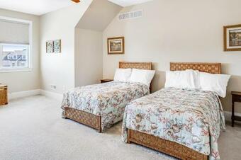 Heritage Village Townhomes -18833 Bethpage Drive