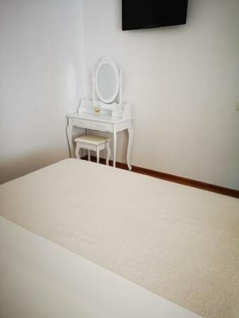 Hostal Brize Guest House