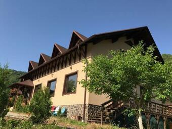 Hostal Pensiunea Valea Cu Salc�mi