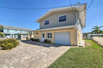 Spacious Canalfront Home With Kayaks 1 Mi To Beach!