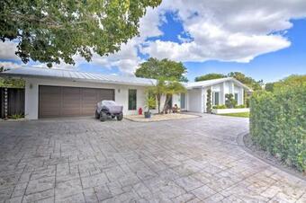 Miami Home Outdoor Pool With Slide And Fire Pit!