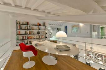 An Amazing Apartment In Oltrarno