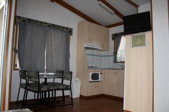 Bass Hill Tourist Park & Motel