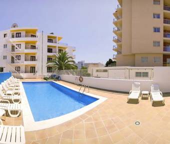 Aparthotel Hostal La Perla