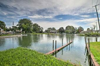 St Clair Riverfront Home Boat Slip And Canoe!
