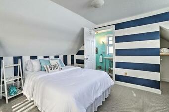 Charming Lake Charlevoix Cottage With Boat Dock