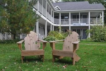 Motel M22 Inn Glen Arbor