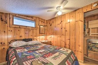 Cozy Corner Cottage Near East Twin Lake!
