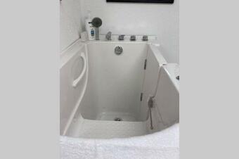 Apartamento Rest Stop, Events, Entire Unit, 1200sf, No Stairs.