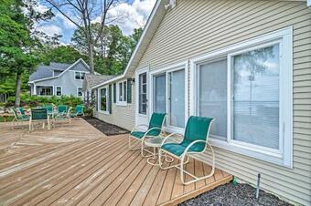 Higgins Lake House And Bunkhouse With Dock