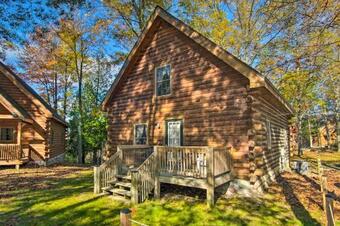 Rustic Cabin With Fireplace And Resort Amenities!