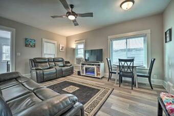 Home 1 Block To Lake With Private Beach Access!