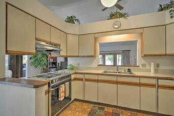 Quintessential Lake George House With Bbq And Fire Pit