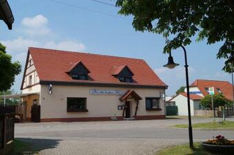 Hostal Altes Gasthaus Leuna Pension