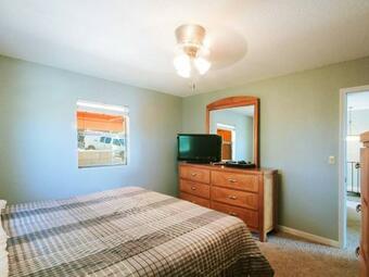 Lake Front Stunner Near Htoad & Shady Gators