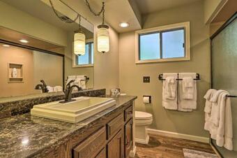 Spacious Lakefront Getaway - Family Friendly!