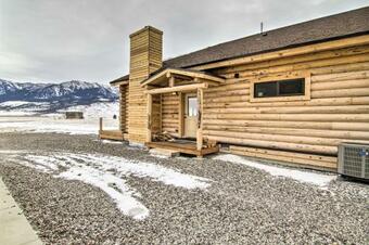 Cozy Livingston Cabin Deck With Mountain Views