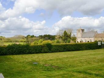 The Blacksmith's Arms Cottage 2 - Uk31450