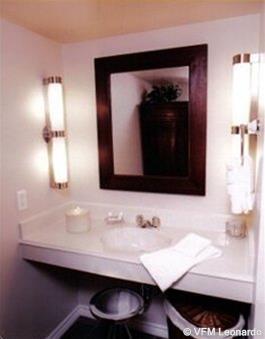 Vineyard Court Designer Suites Hotel